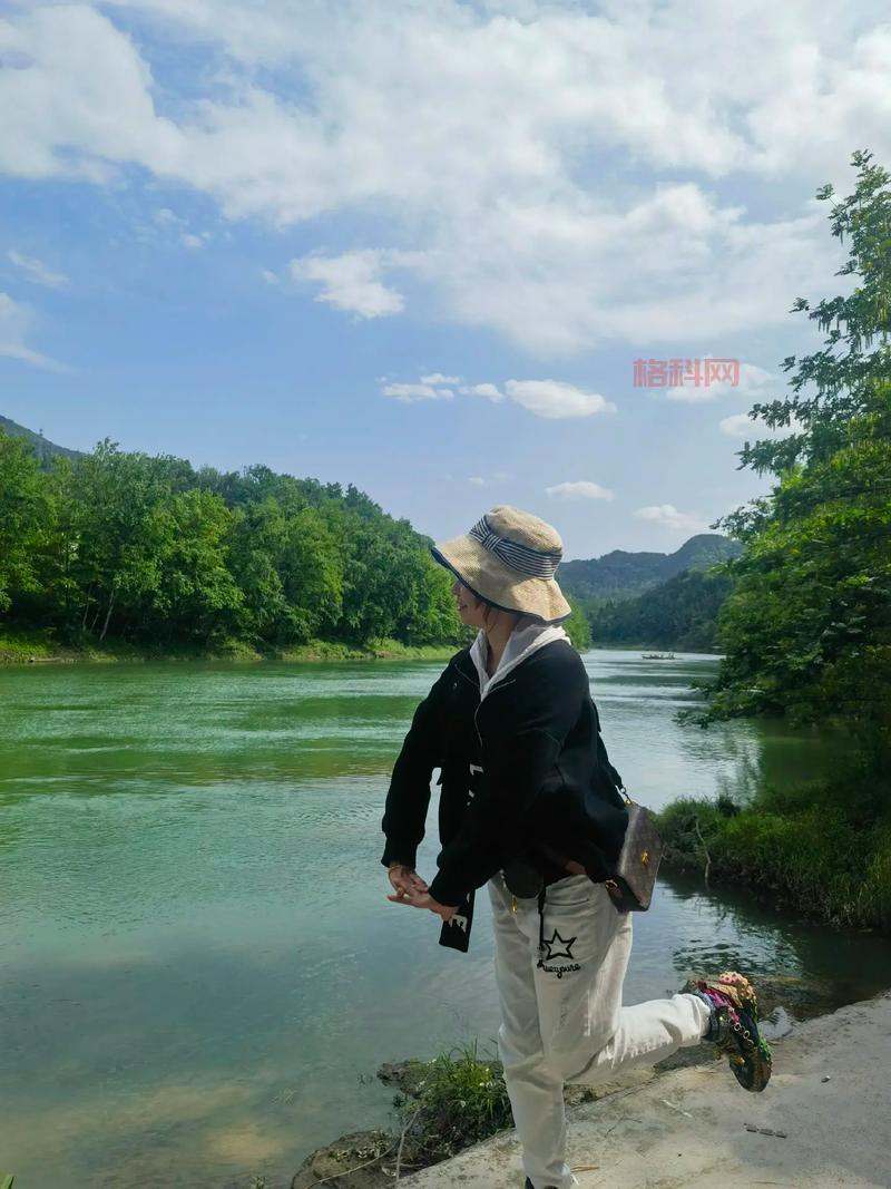 浪花旅行约会软件下载：旅行交友，浪漫相约，开启一段难忘的爱情故事