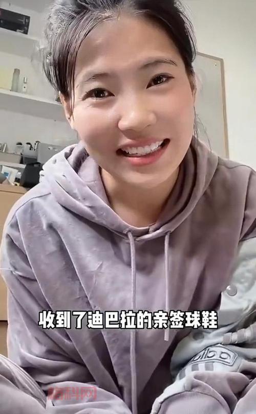极品伪娘修炼手册：变身傲人妖娘，挑战性别界限