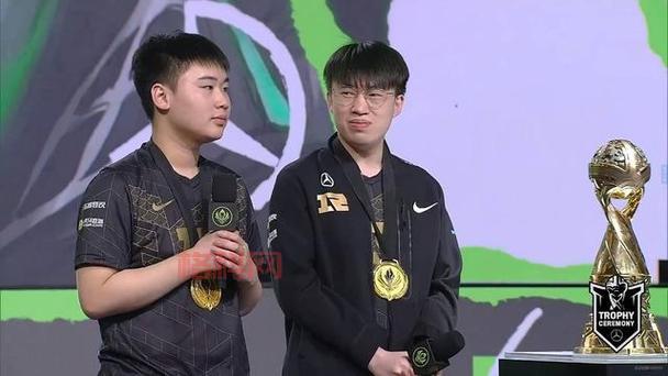 RNG逆境中夺得小组第二，S12赛季再创辉煌