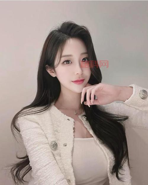 探索亚洲写真之美：模特与艺术的完美融合