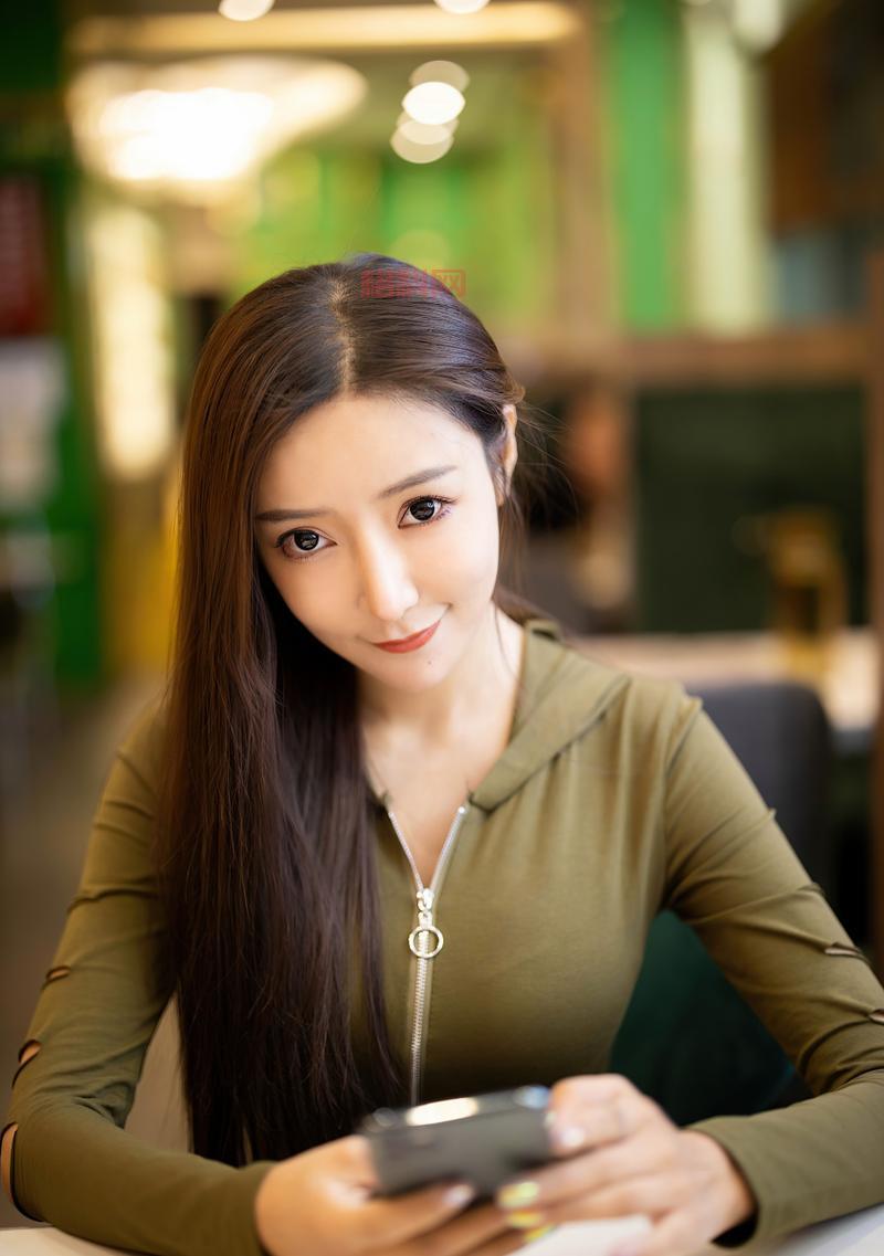 探索亚洲写真之美：模特与艺术的完美融合