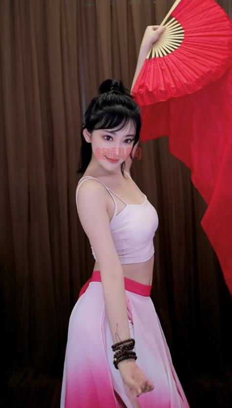 斗鱼mini主播郭mini：从三骚女神到直播风云人物
